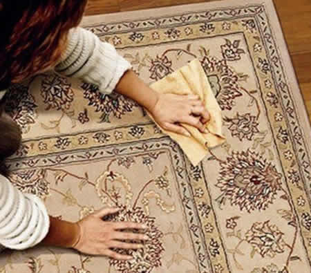 رفع لکه‌های سخت از روی فرش