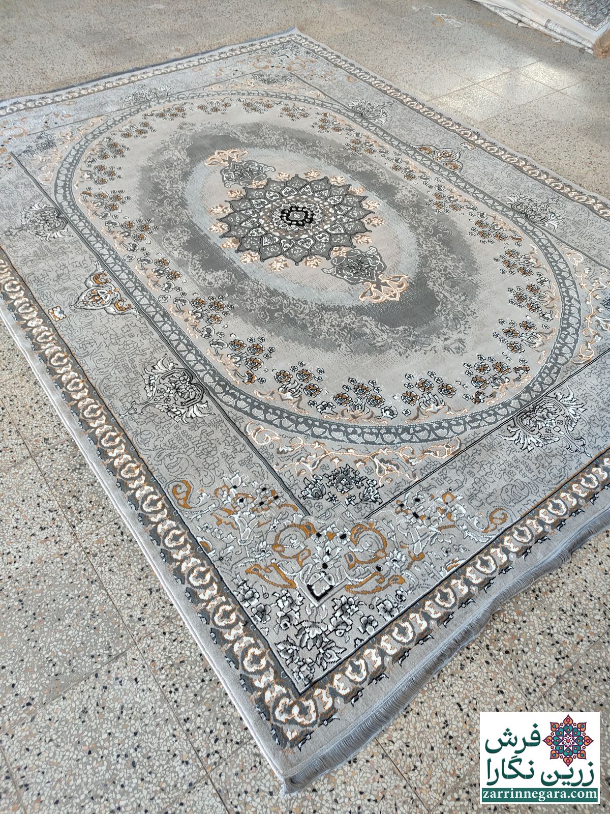کارن نقره ای