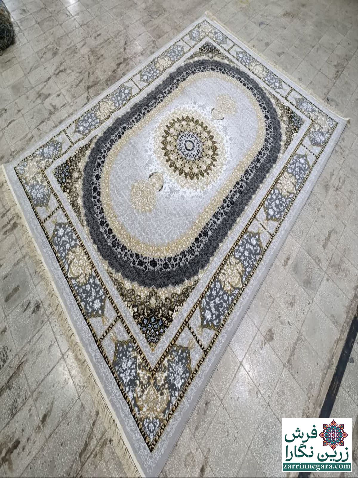 صدرا نقره ای