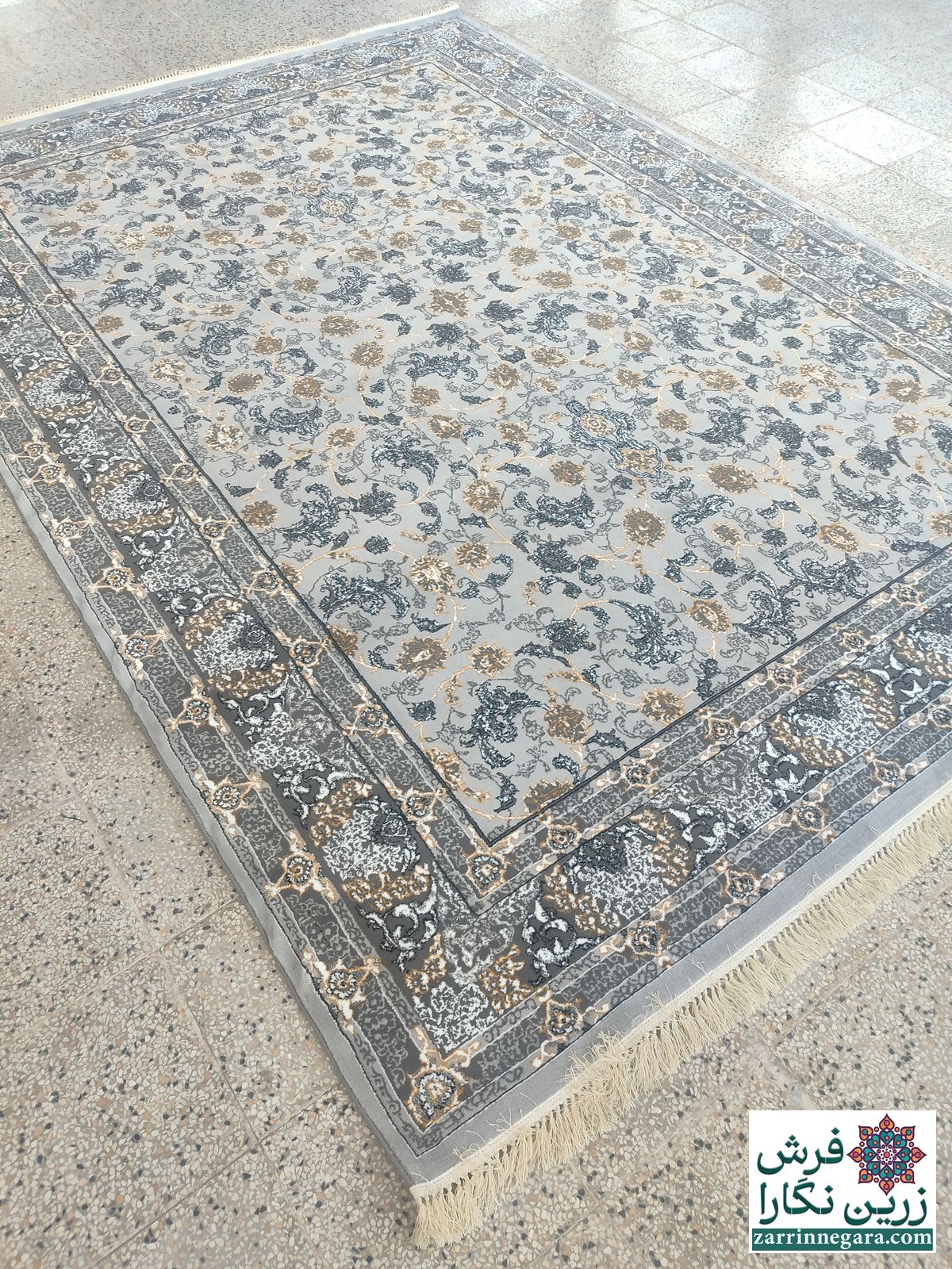تماشا نقره ای