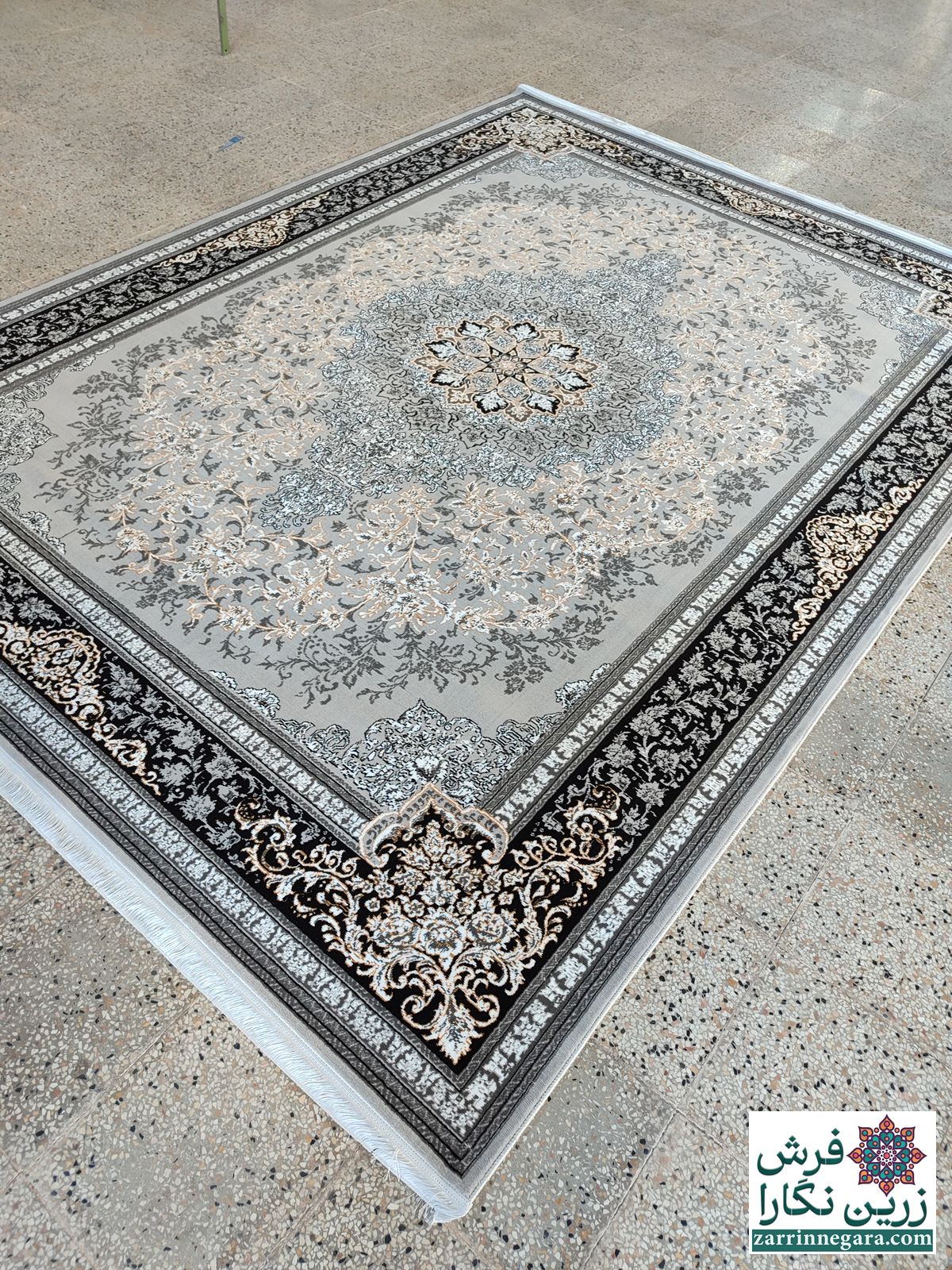 تندیس نقره ای